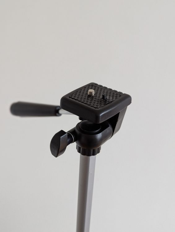 König & Meyer Treppiedi & Teste: Konig KN-TRIPOD21 tripod aluminium 1m30cm – Usato da Zürich venduto da NICKDUSS 1