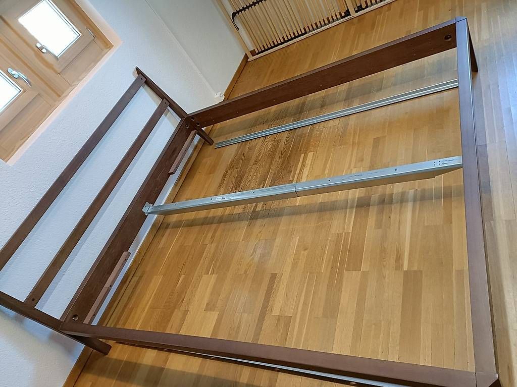 Letti: Bettgestell mit Rost 180 x 200  – Usato da Sta. Maria V. M. venduto da Lexaxs 1
