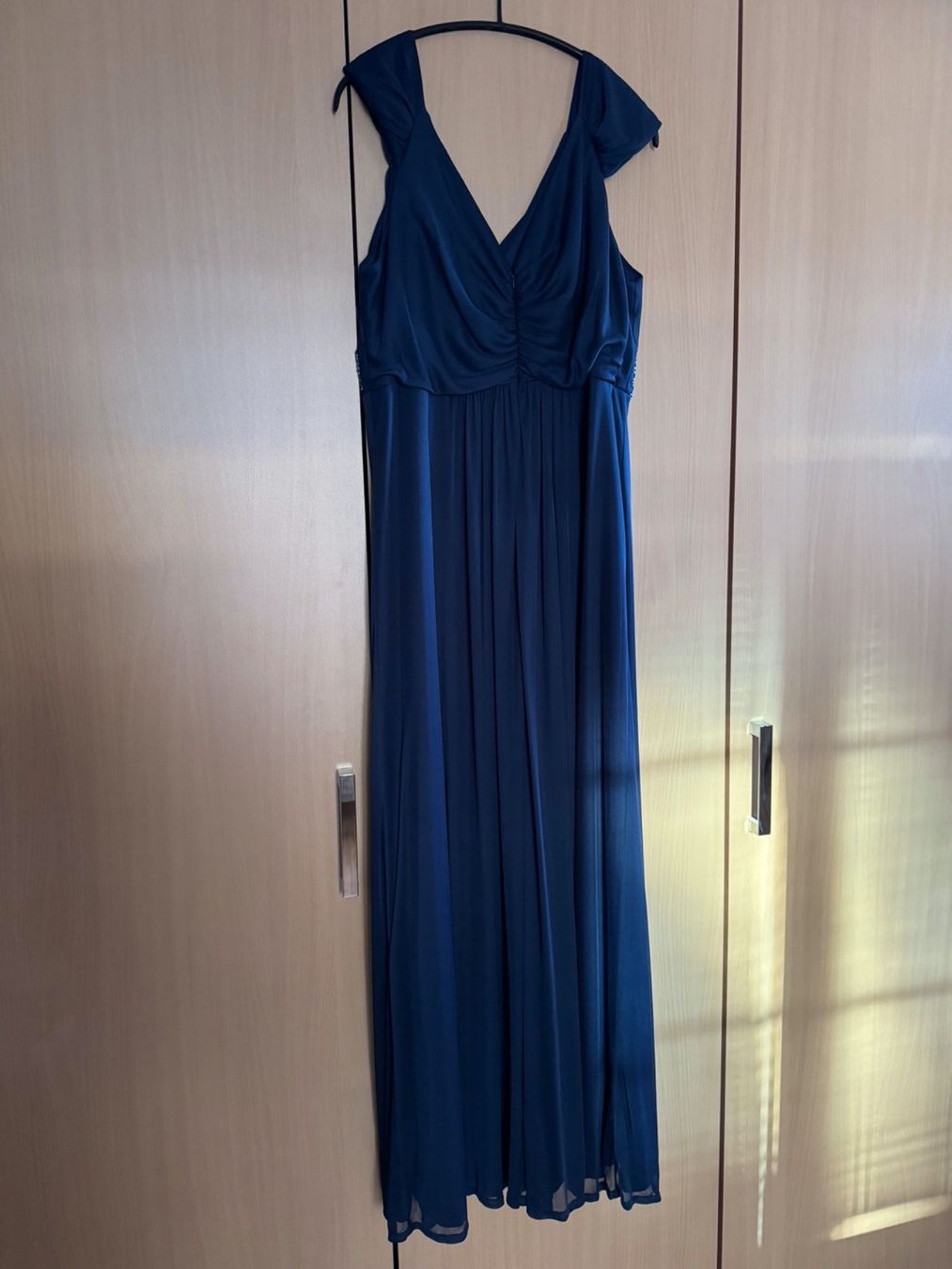 Robes: Grande robe élégante – D'occasion à Pampigny par nouveau11 1