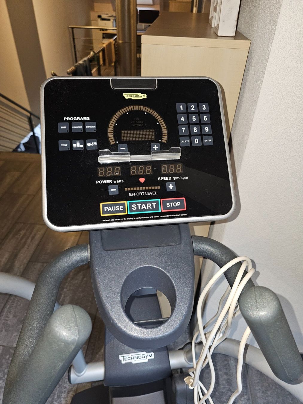 Technogym Vélos d'appartement: Crosstrainer von TechnoGym – D'occasion à Kirchberg BE par lorenz1970 5