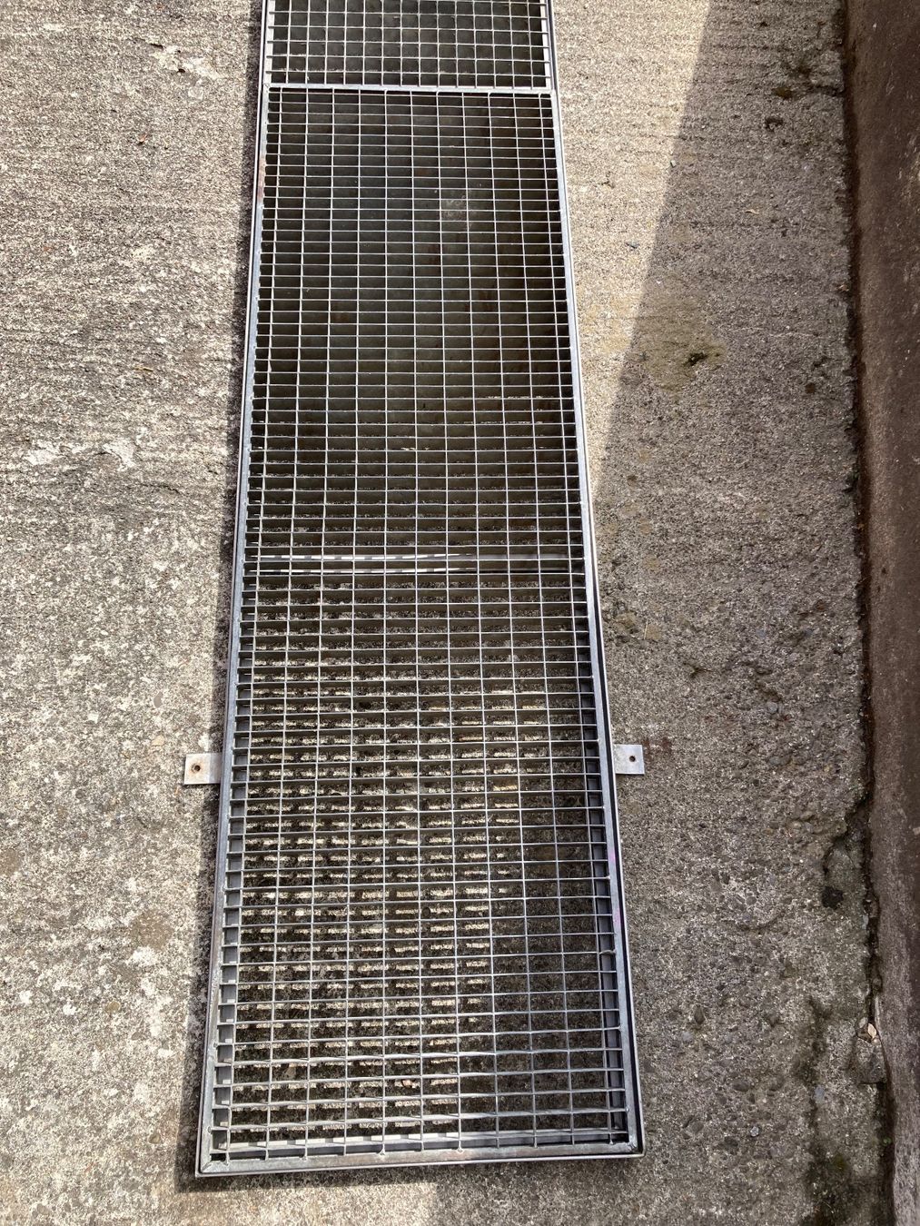 Griglie e Inferriate: Gitterrost Abdeckung 274cm Länge Breite 50cm – Usato da Dottikon venduto da Omiros87 1