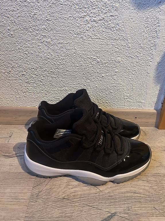Scarpe da uomo: Air Jordan 11 Retro Low – Usato da Studen BE venduto da ram_27zy