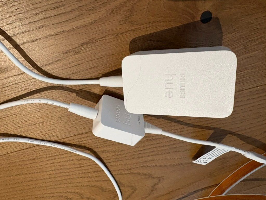Philips Lichterketten & Leisten: Philips Hue Lightstrip Plus (2m, mehrfarbig) – Gebraucht aus Fislisbach von Nelehmu 3