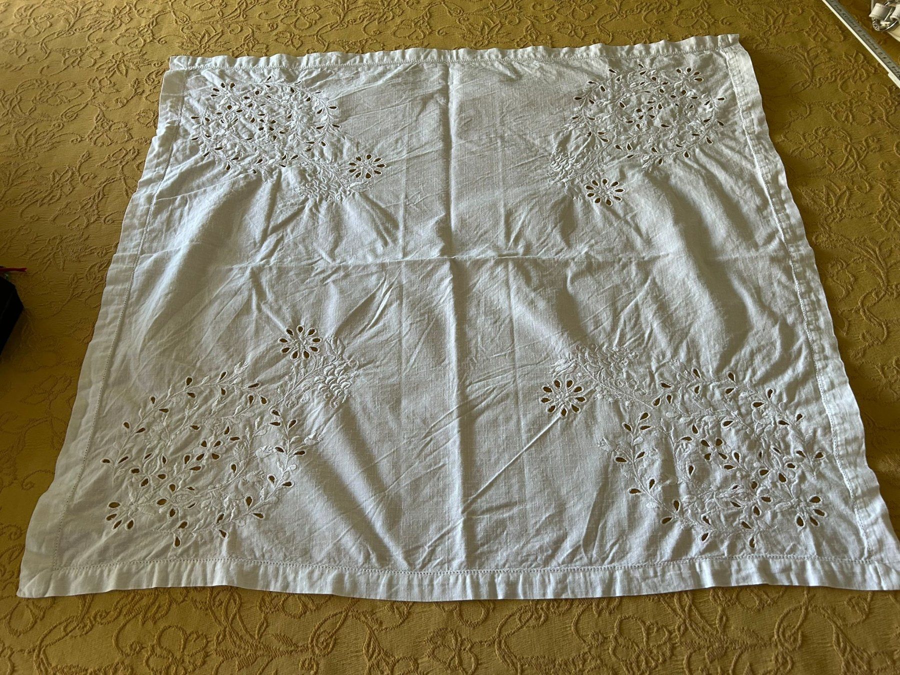 Altra biancheria da tavola: Tovaglia bianca 80x72 cm – Usato da Melano venduto da H-Sara