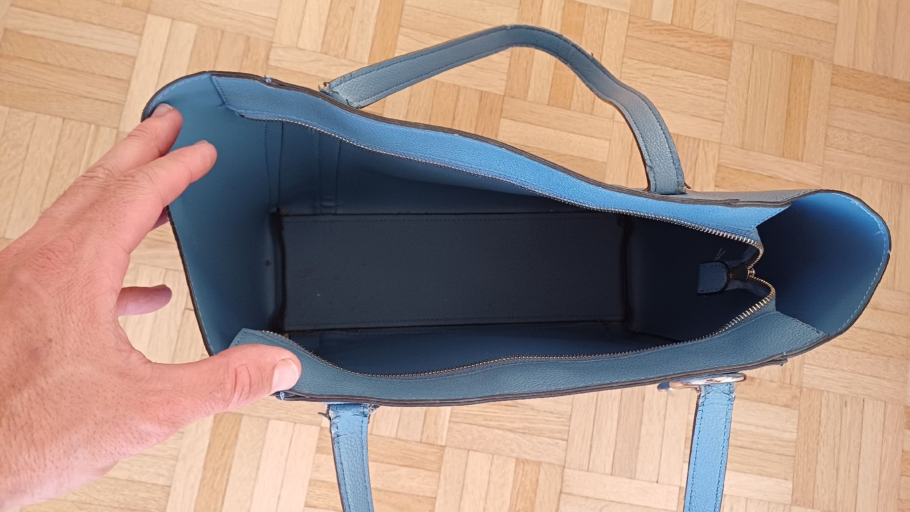 Guess Borse da donna: Guess Handtasche hellblau ab 1CHF  – Usato da Zürich venduto da hoeschtle 1