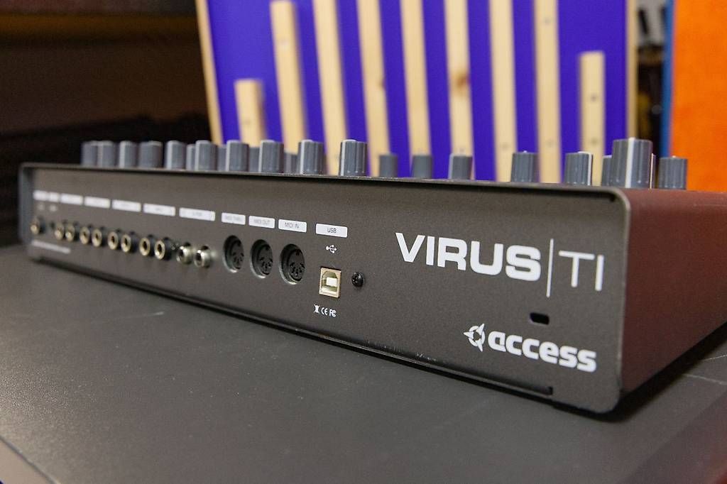 Strumenti musicali: Virus TI 2 Desktop – Usato da Davesco-Soragno venduto da nicolomariani 2