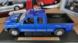 Chevrolet Silverado 1999 1:18 Welly