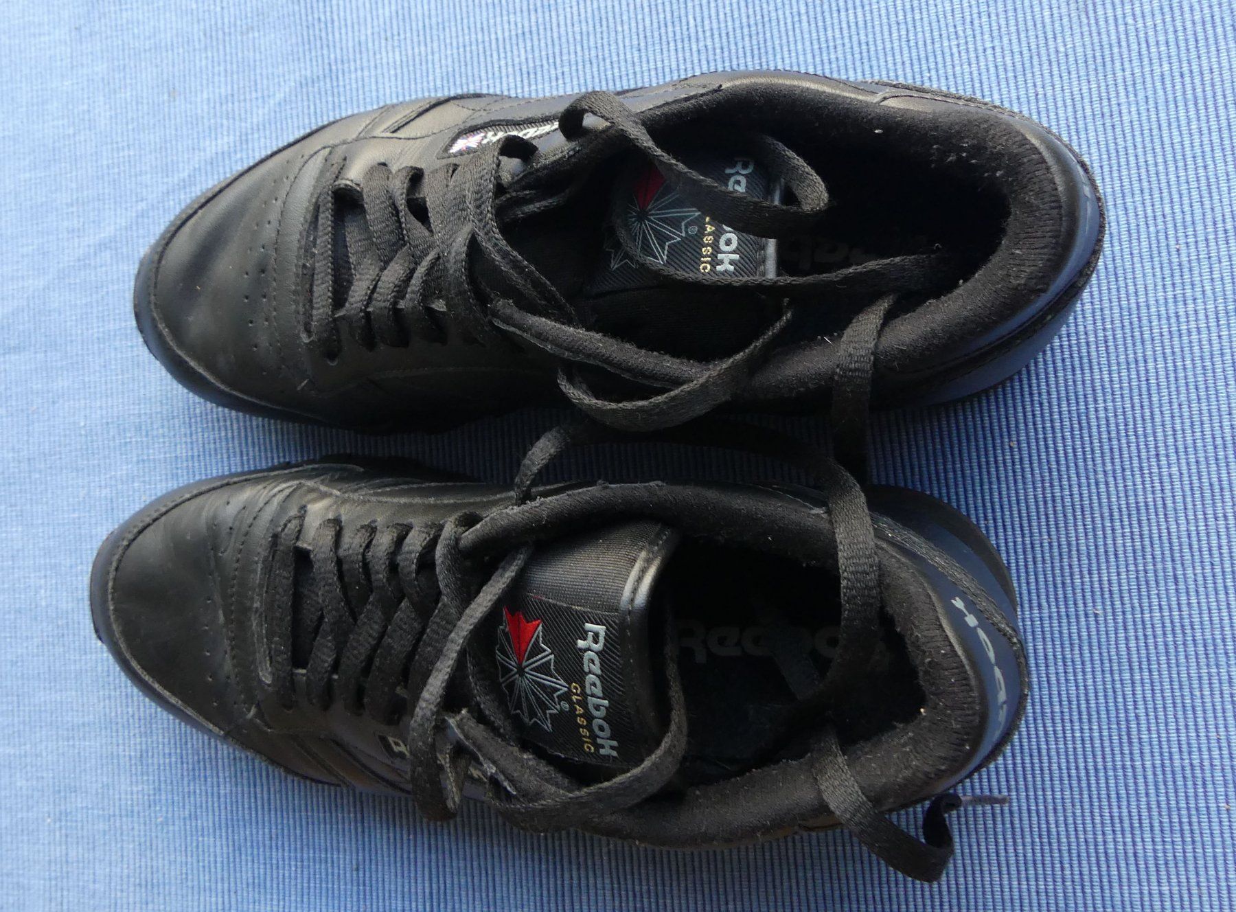Reebok Chaussures hommes: Reebok Classic Leather Sneaker, Schwarz,  Gr. 43 – D'occasion à Kehrsatz par  2