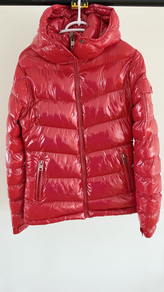 Giacche: Damen Daunenjacke glänzend rot Grösse S-M – Usato da Jonen venduto da BMWE369