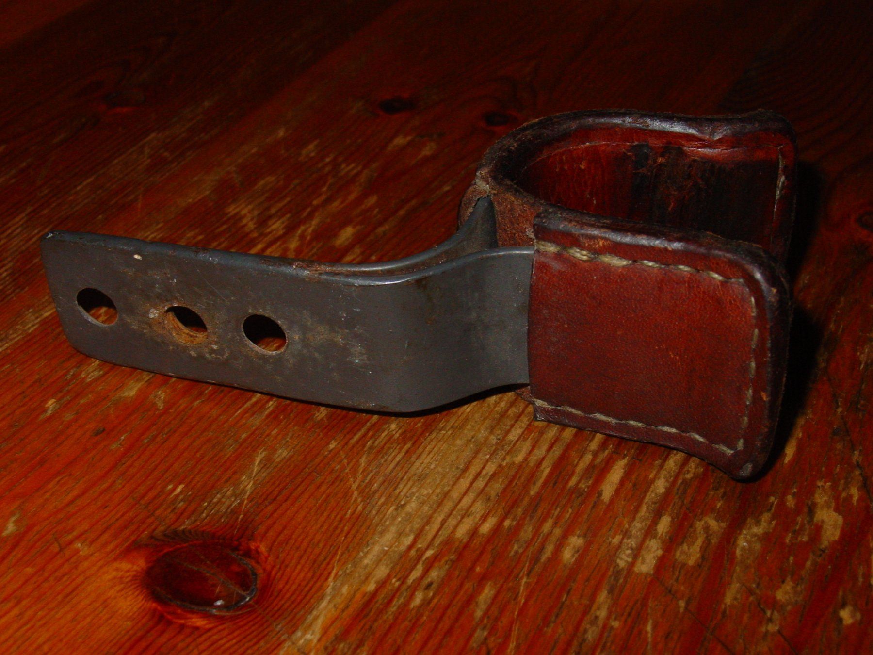 Jeep Tutti pezzi di ricambio auto: Willys Jeep Gewehr Halter mit Leder. Rar! – Usato da Ursenbach venduto da shopverte 1