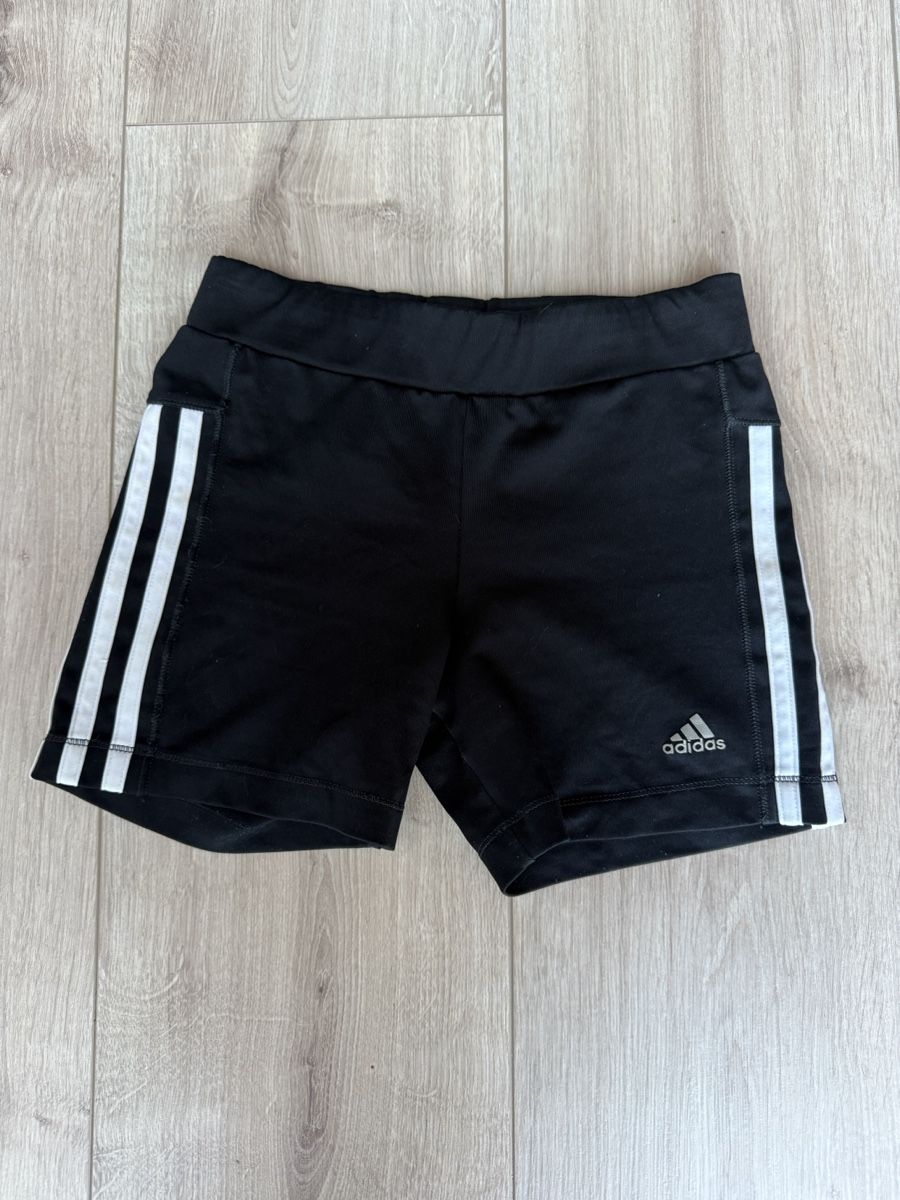 Adidas Pantaloni: Adidas Sportshorts 140 – Usato da Bözberg venduto da Lilipzl