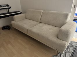 Auktion bis morgen: Beiges Sofa zu verschenken -