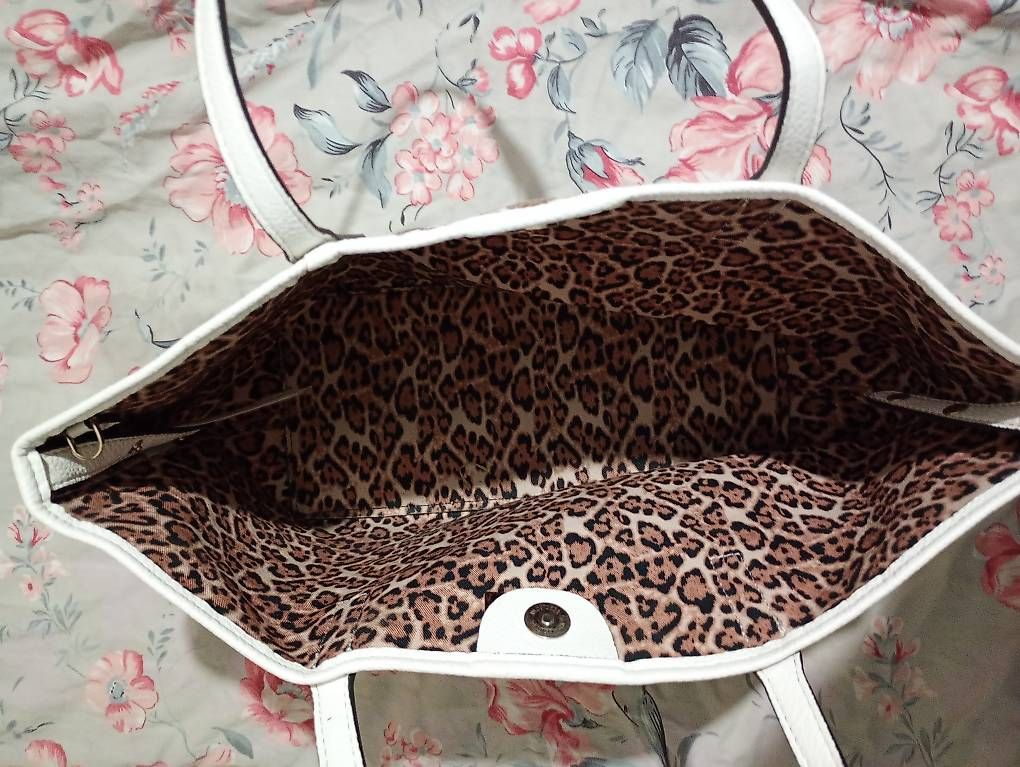 Borse da donna: Guess Vikky Tote Bag  – Usato da Gelterkinden venduto da leo_9z8m 1
