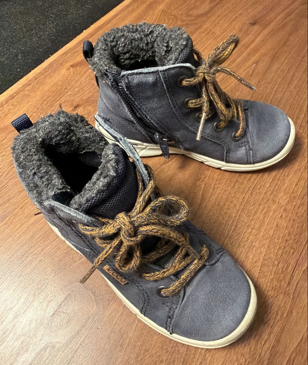 Ecco Scarpe per ragazzi: Schöner Ecco Kinderschuh Grösse 26 – Usato da Rickenbach LU venduto da Gus83