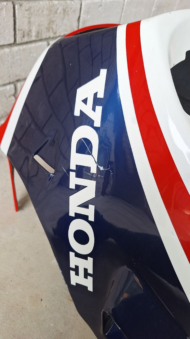 Alle Motorradersatzteile: Honda vf1000r  Verschalung  – Gebraucht aus Zwingen von lahonda11 7