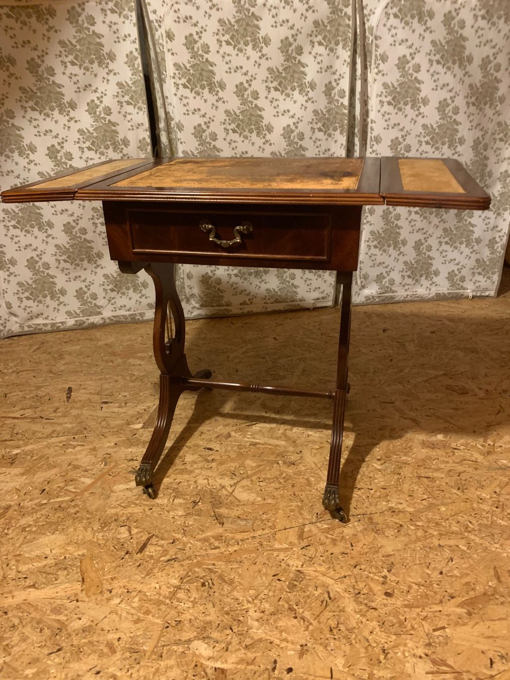 Tavoli: Table d'appoint bois avec tiroir plateau extensible – Usato da Glion venduto da egi_wqj7 2
