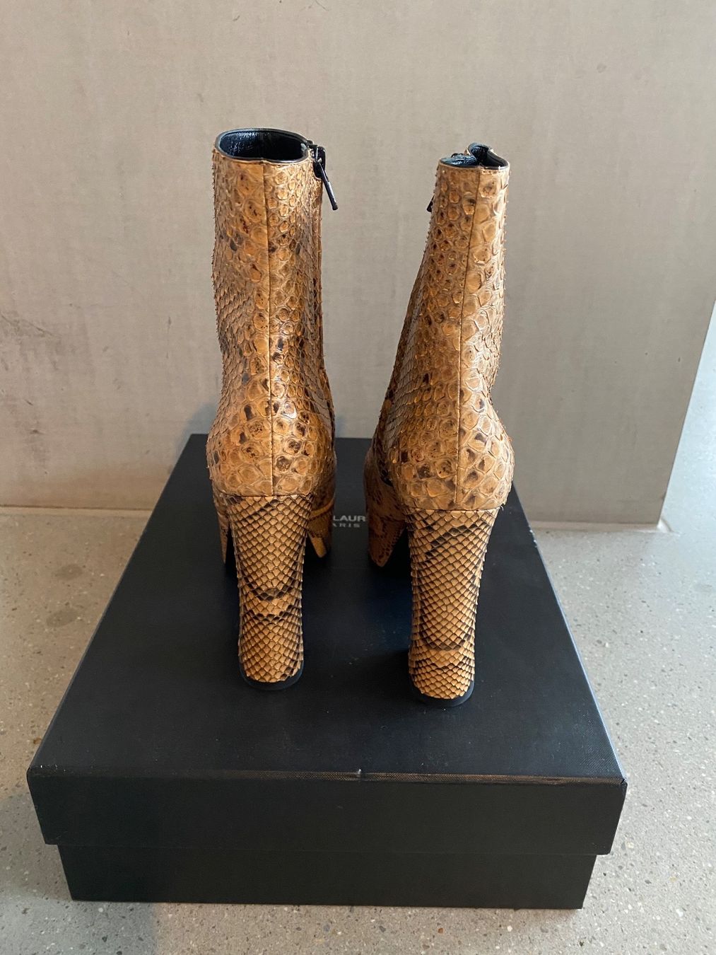 Saint Laurent Chaussures femmes: Candy Stiefeletten von Saint Laurent,  Grösse 37.5 – Neuf avec emballage d'origine à Zürich par dudeli83 1