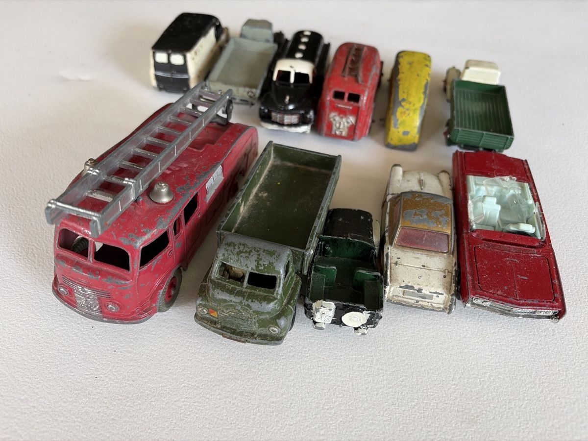 Dinky Toys Voitures modèles: Dinky/Corgi Bastlerobjekte – Défectueux à Grellingen par Toyhamster 2