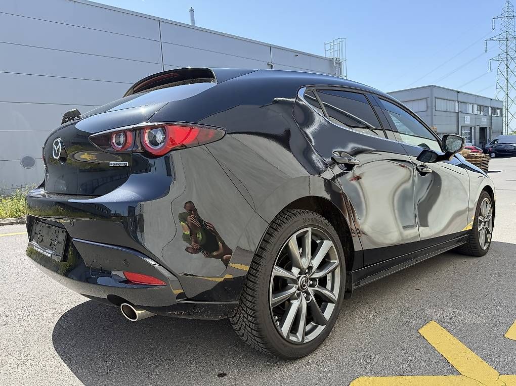 Automobili: Mazda 3 Jet Black 2023 – Usato da Lausanne venduto da fla_98vr 1
