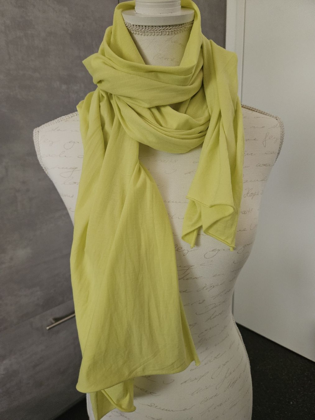 Marc Cain Foulards & écharpes: Damen Tuch Marc Cain limegreen  – D'occasion à Anwil par tamoos