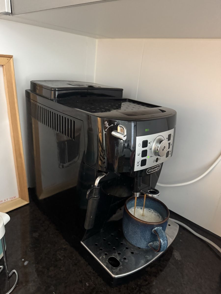 De'Longhi Kaffeemaschinen & Espressomaschinen: De Longhi Magnifica S – Gebraucht aus Zürich von cme_w7xd 2