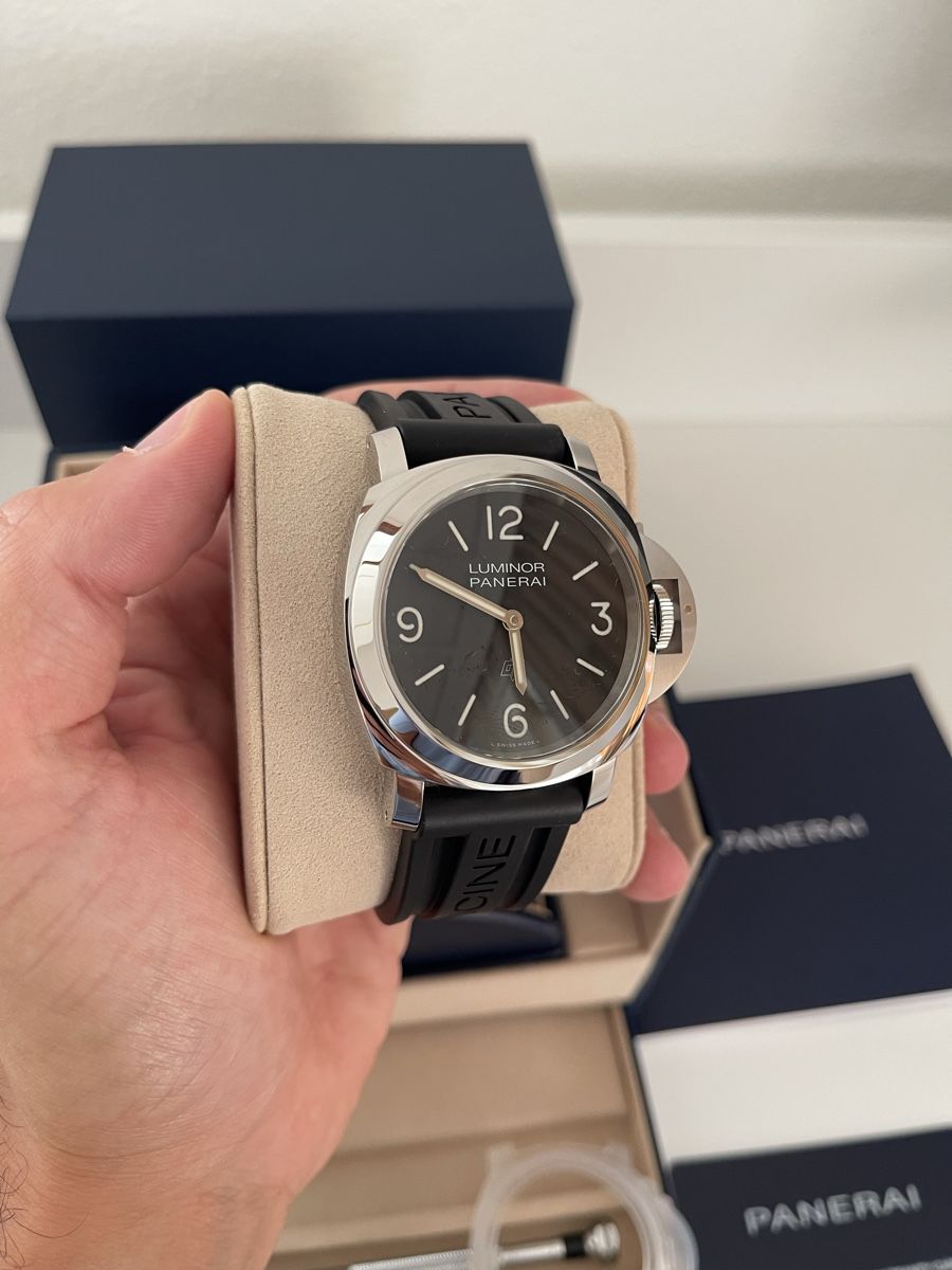 Panerai Uhren: Panerai Luminor Base Logo – Neu und originalverpackt aus Cheyres von Helvetic-Watches 4