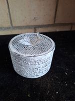 Weisses Schmuckdöschen mit Schmetterling - Vintage Stil