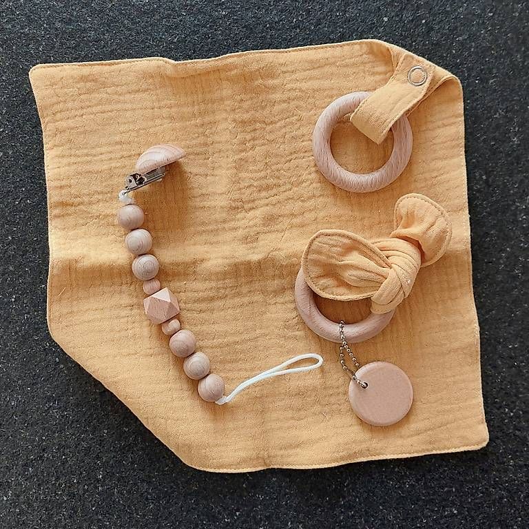 Succhiotti & catenelle porta ciuccio: Babygeschenk Nuggikette, Beissring, Nuschi NEU – Usato da Oberlunkhofen venduto da Barbara.Hagenbuch 1