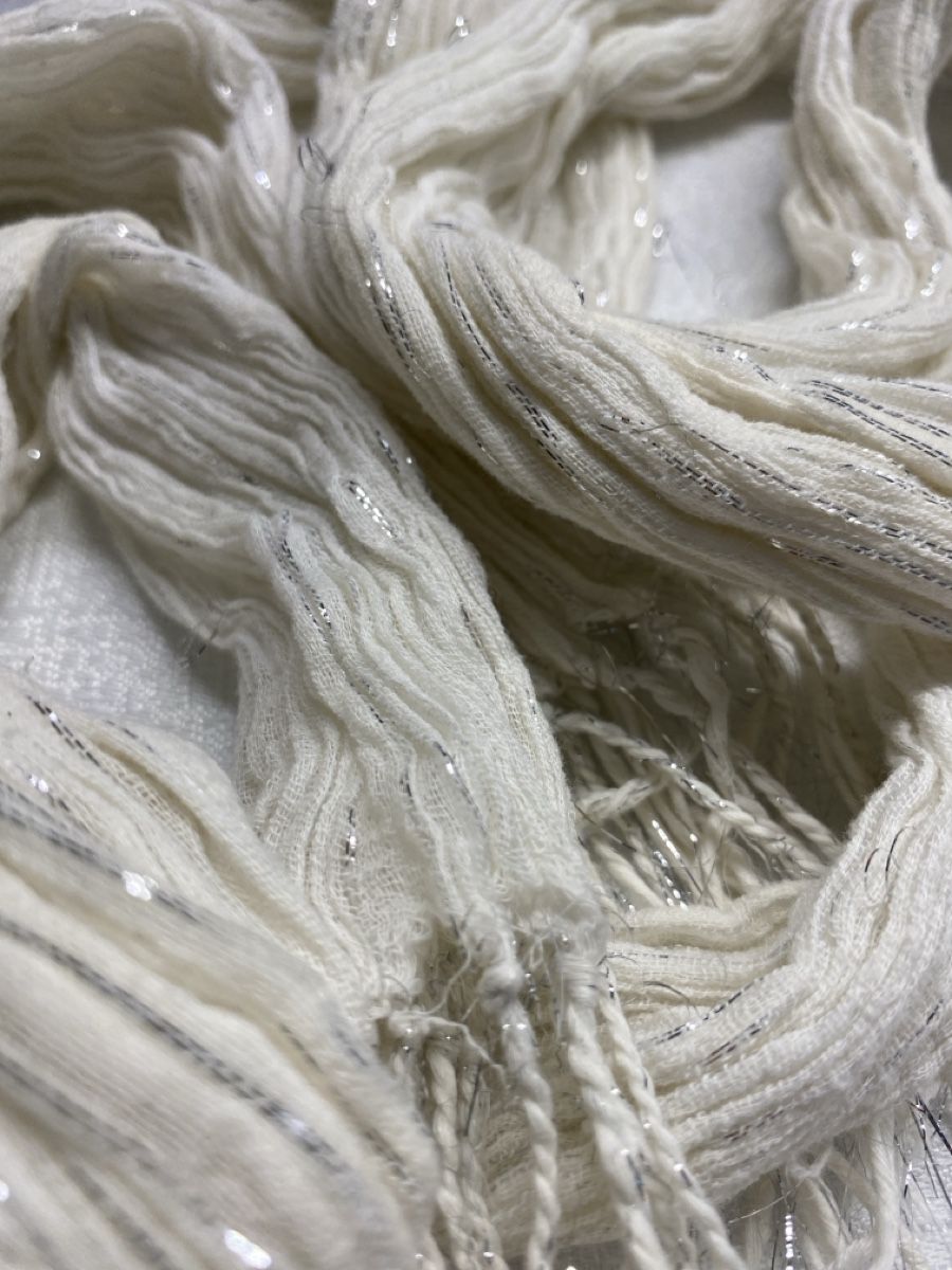 Foulard & Sciarpe: Schal weiss mit Glitzerfaden gebraucht  – Usato da Hausen AG venduto da corinne_g 1