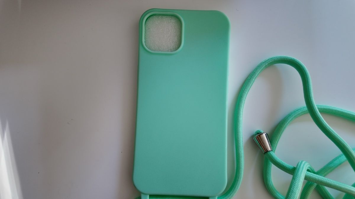 Cover & Protezioni schermo: Coque d’iPhone 13 turquoise avec une corde – Nuovo e nell'imballaggio originale da Denges venduto da val_j8w7 1