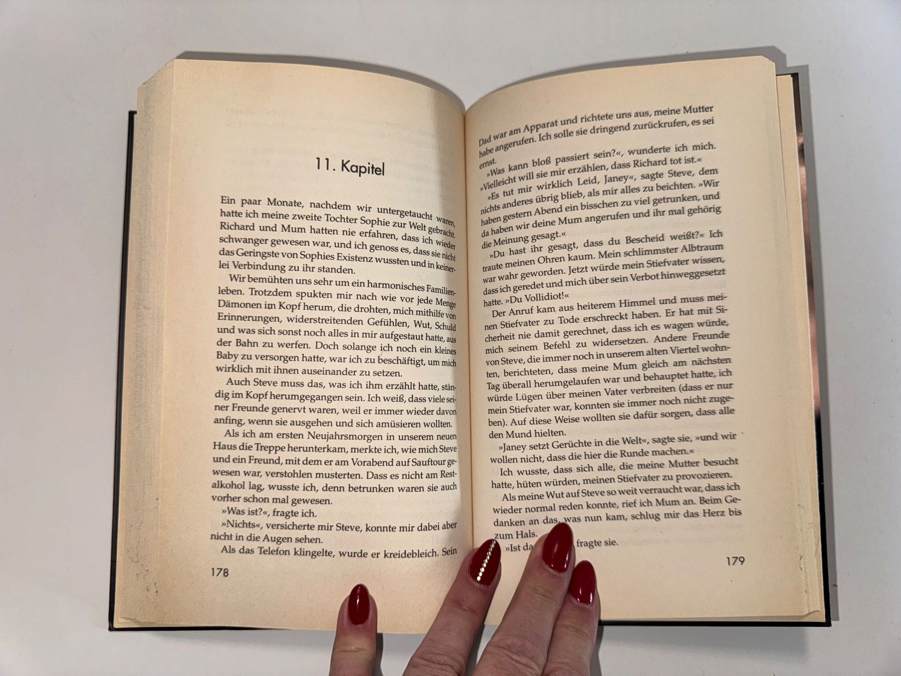 Livres: Buch: Ausgeliefert, Jane Elliott – D'occasion à Grosswangen par Second_hand_paradise 4