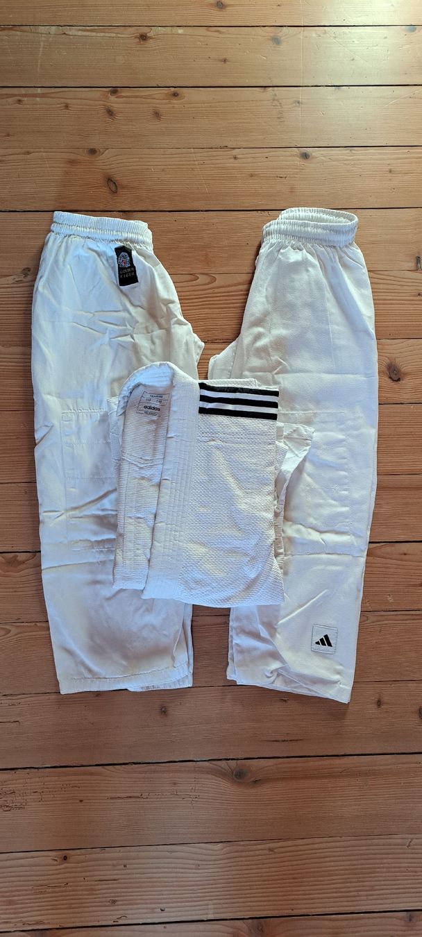 Adidas Completi: Judo Anzug adidas 140 – Usato da Wetzikon ZH venduto da xellent79