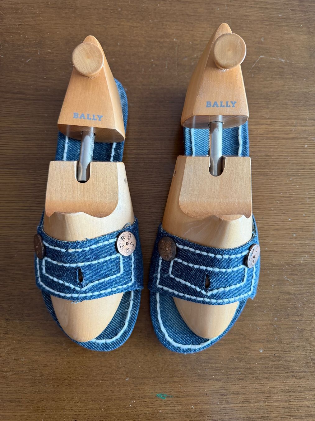 Scarpe da donna: True Religion Sandalen – Usato da Küssnacht venduto da Flowerlady