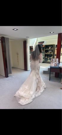 Wunderschönes Brautkleid mit Spitze - Grösse 38/40
