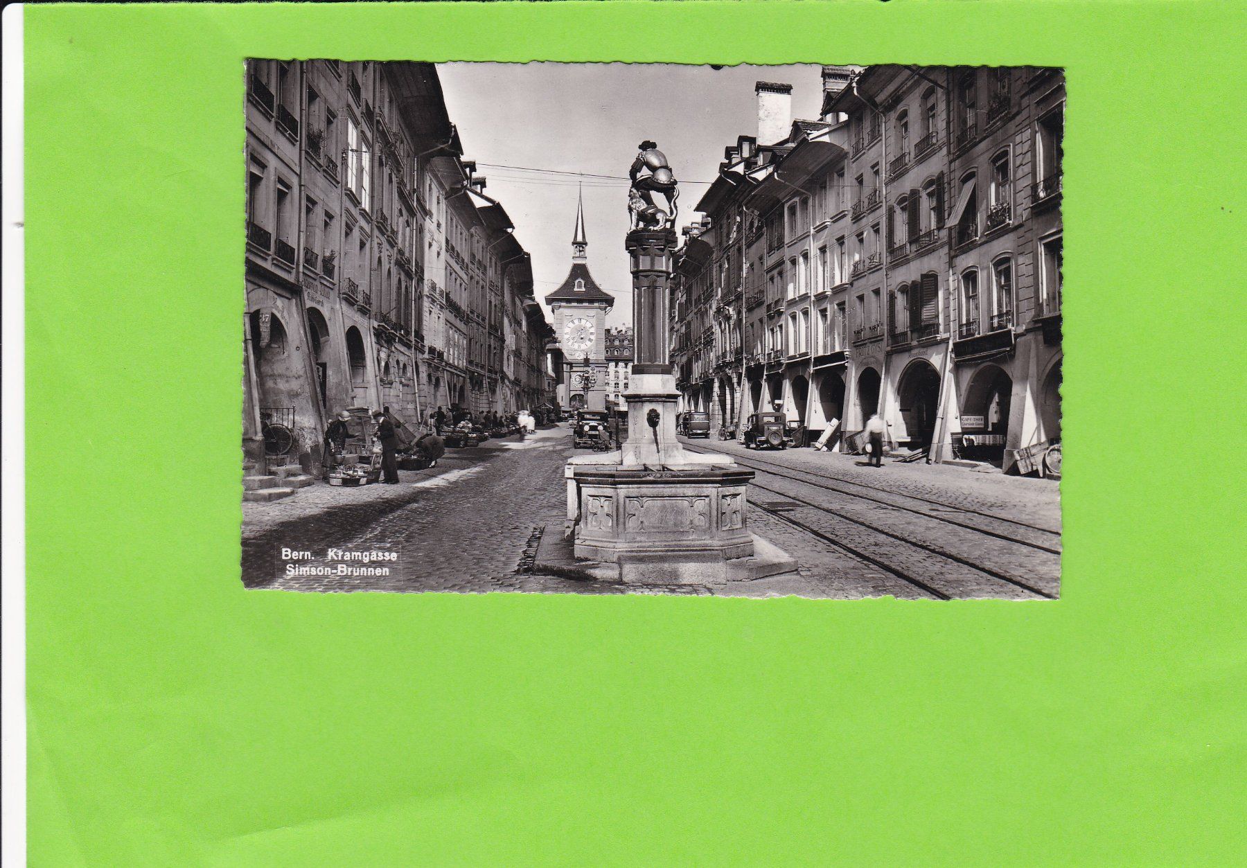 Cartoline postali: Bern-Kramgasse, Simson-Brunnen-Oldtimer-belebt – Usato da St. Peterzell venduto da neckertal
