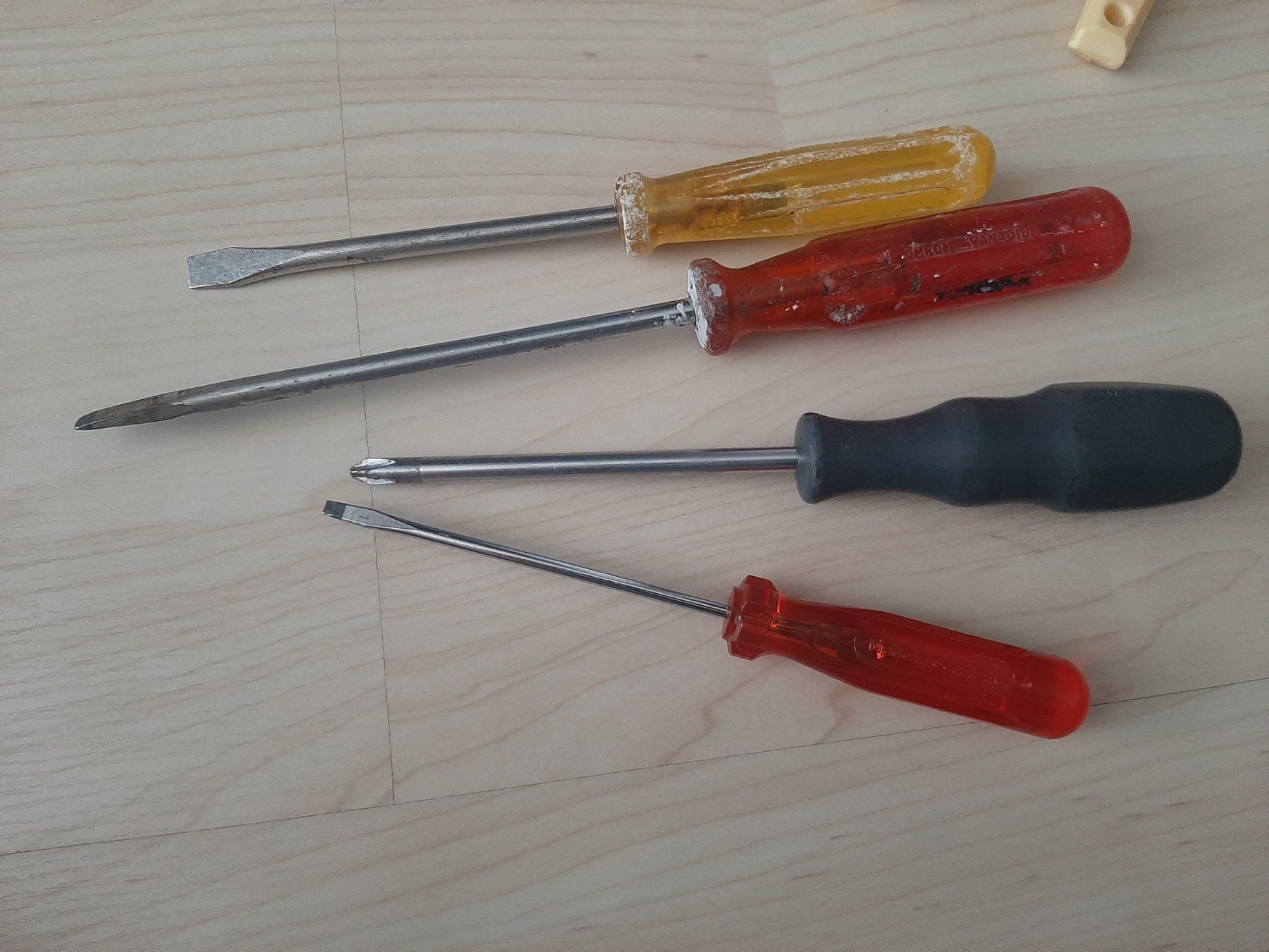 Alle Werkzeuge: K..48) Schraubenzieher gemäss Bilder – Gebraucht aus Rickenbach b. Wil von Sunshine224
