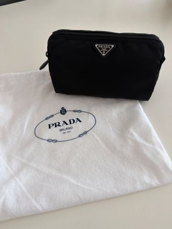 Neues Prada Necessaire