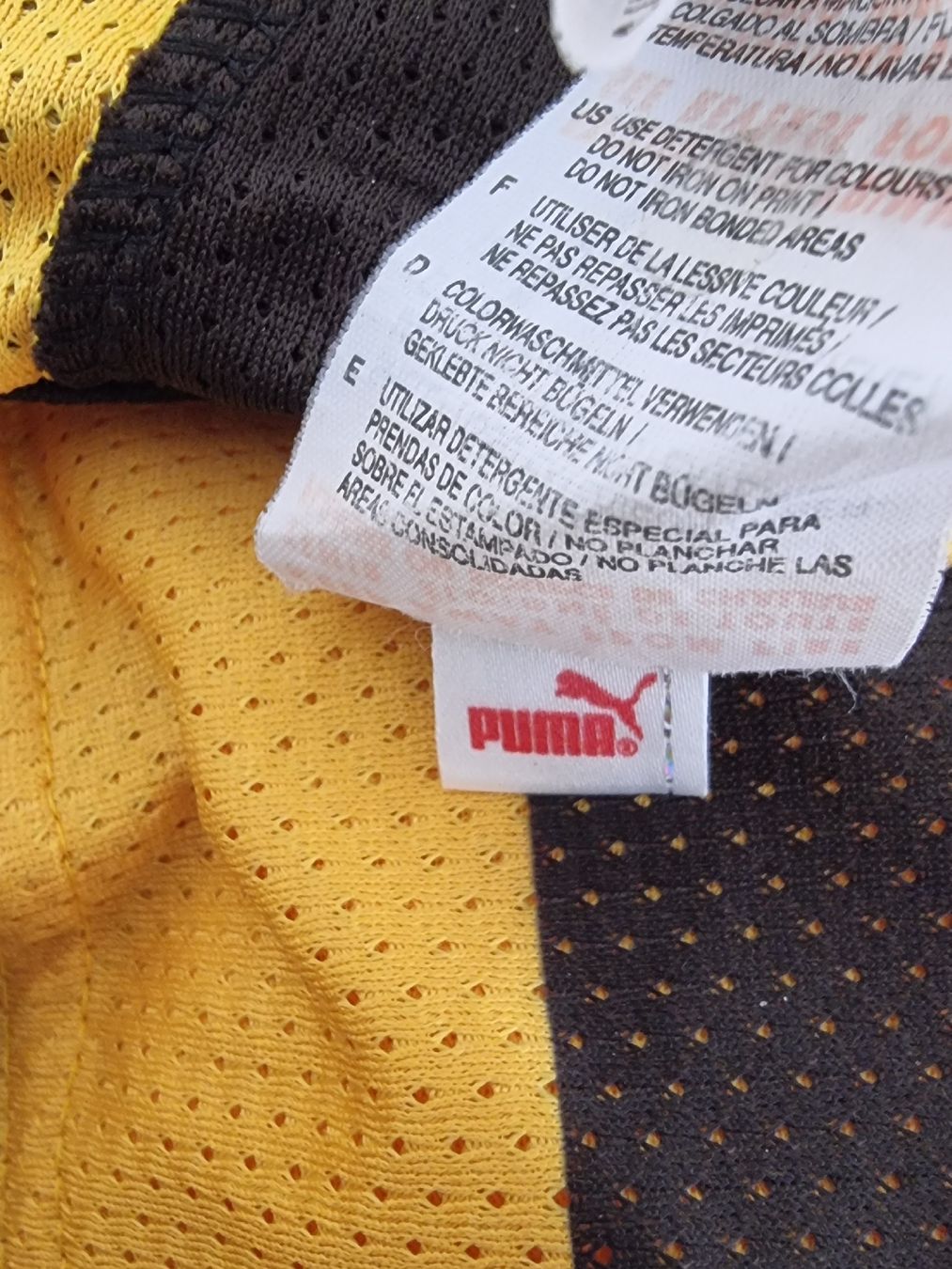 Young Boys Canottiere & Pantaloni: Young Boys 2009-2010 Heimtrikot – Usato da Suhr venduto da SariLacivert1907 4