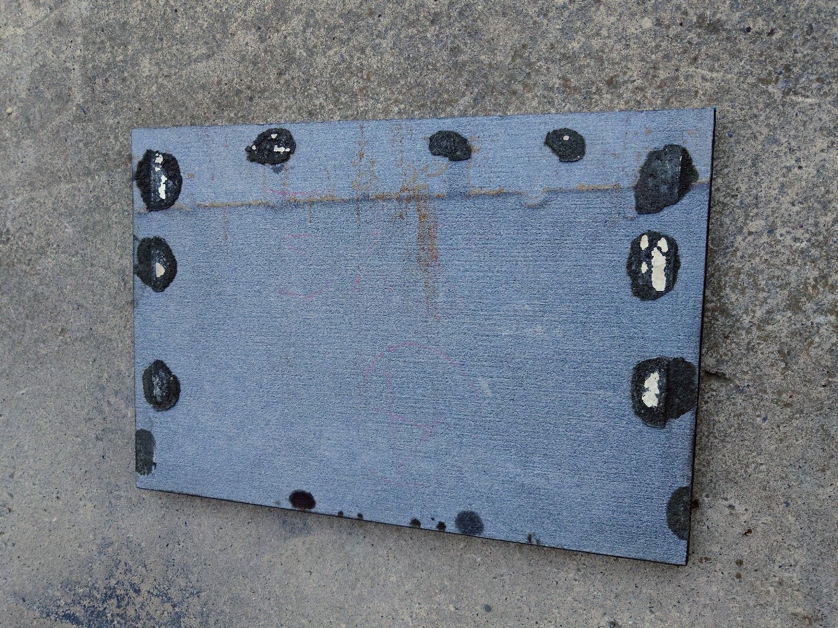 Rivestimenti per pavimenti: 20 Steinplatten 44 x 30 x 2 cm schwarz – Usato da Winterthur venduto da Tenderizer3000 3