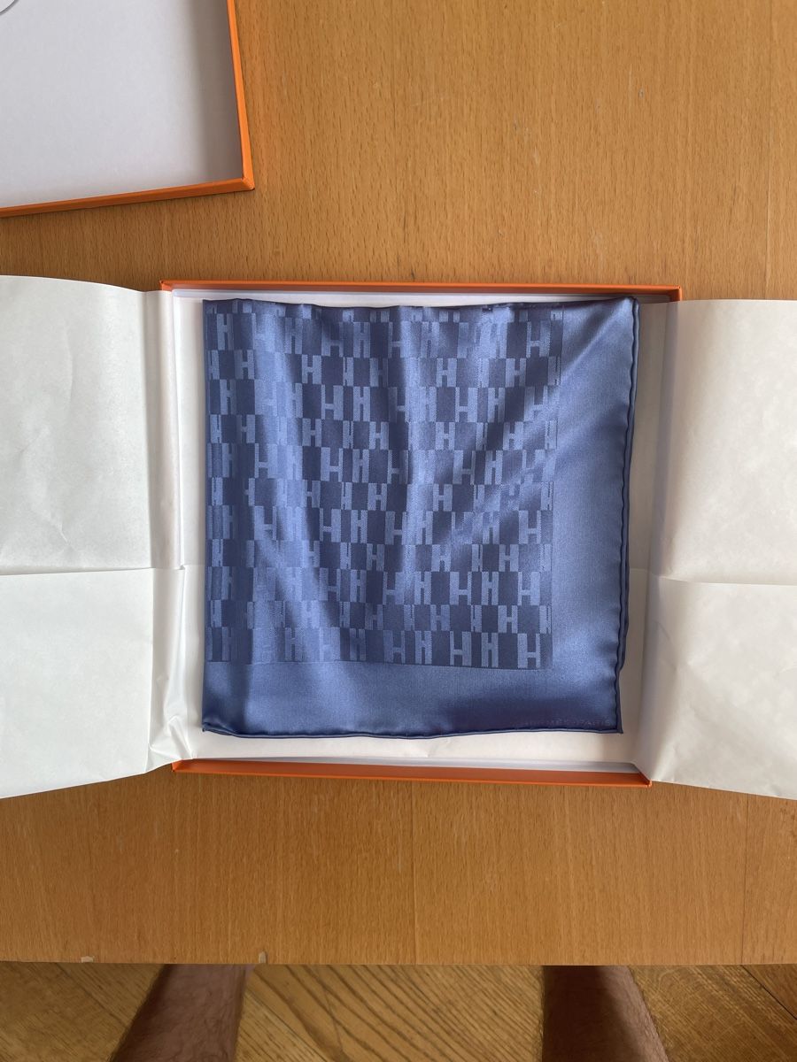 Hermès Schals: Hermes Einstecktuch – Neu und originalverpackt aus Basel von ema_6ty2 1
