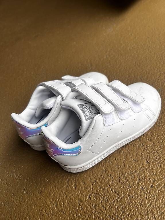 Scarpe per ragazzi: Adidas Kinderschuhe – Usato da Baar venduto da Hati.ce 1