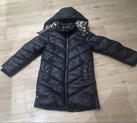 Wintermantel von WE- Grösse 122/128 mit abnehmbarer Kapuze