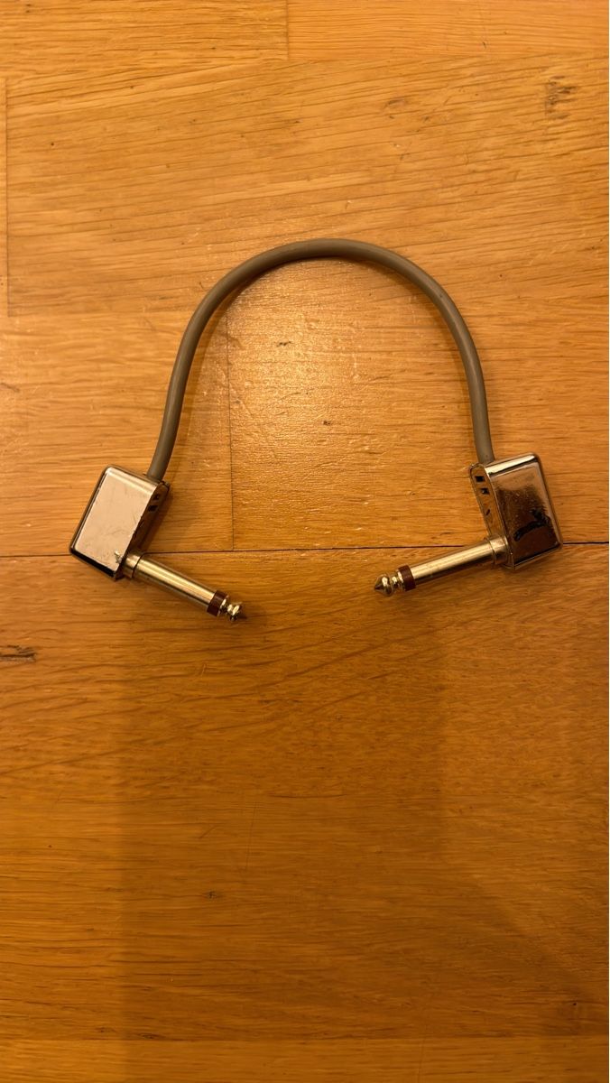 Cavi: Patchkabel, gewinkelt, grau, gebraucht, Gitarren-Effekte – Usato da Basel venduto da mik_tm6m