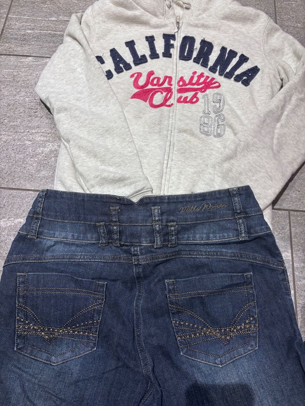 Lotti di vestiti: 2000er jeans & zip up – Usato da Horgen venduto da manon_archives 2