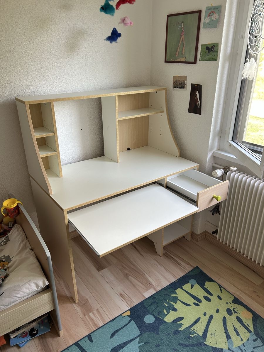 Schreibtische: Bureau d’enfant – Gebraucht aus Les Bois von Fabrice_Delevaux 1