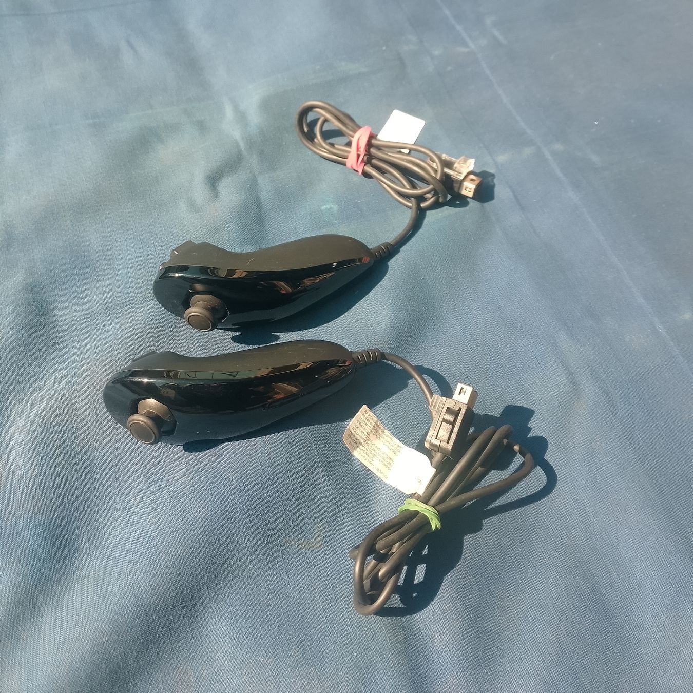 Nintendo Manettes: 2x Nintendo Wii Nunchuk Controller schwarz – D'occasion à Luzern par toenu23