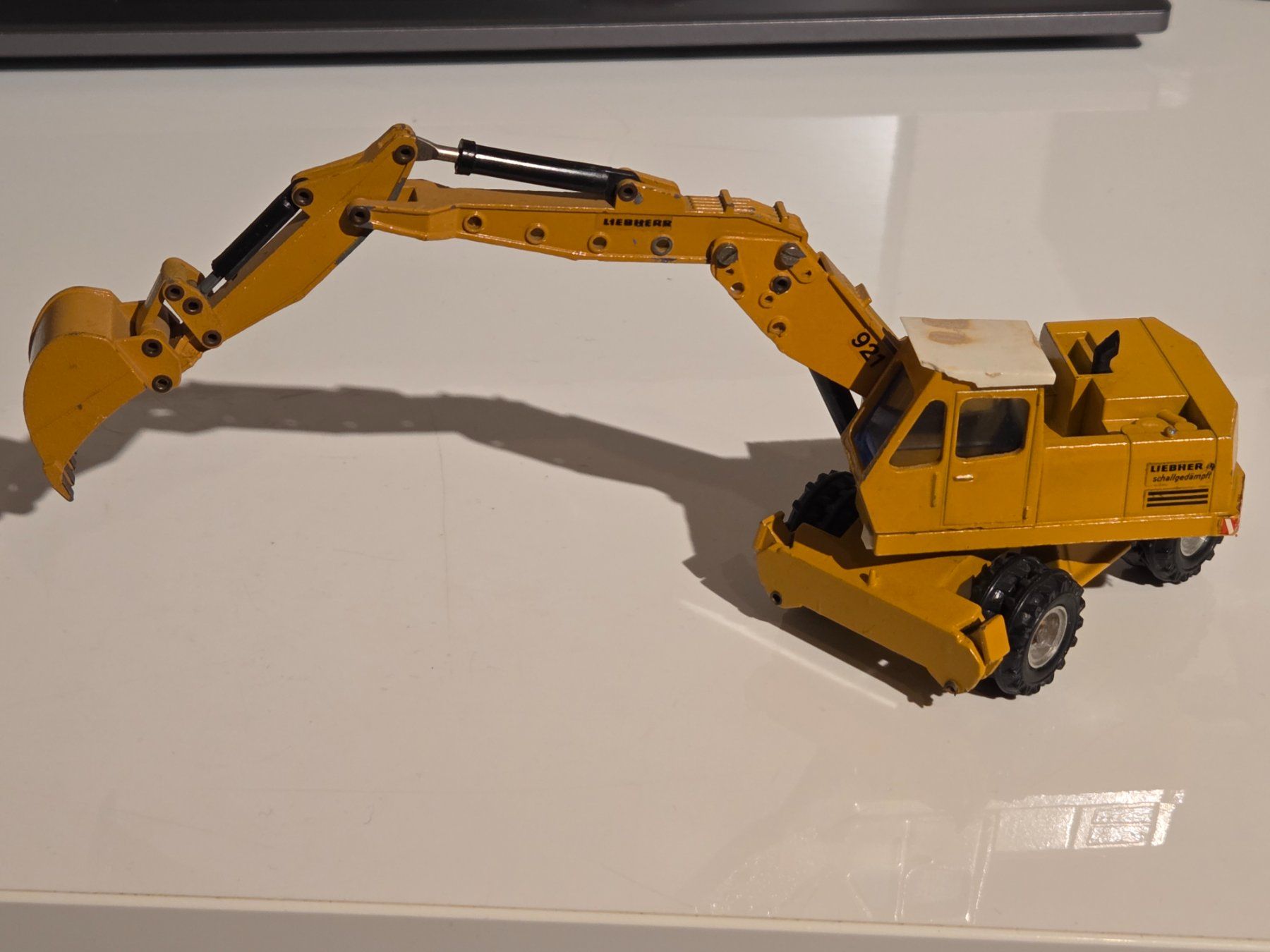 Liebherr Kit di modellismo & Modellini statici: Liebherr A921 Gescha 1:50 – Usato da Baar venduto da Liebherrbagger 3