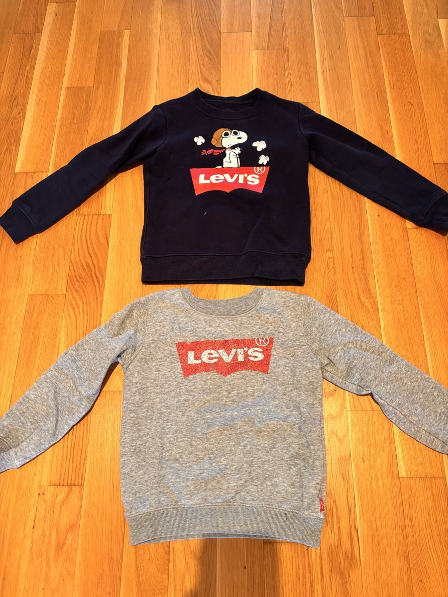 Levi's Kleiderpakete & -sets: 2 Levi's Pullover grau und blau Grösse 104 gebraucht – Gebraucht aus Klingnau von Tiara2023