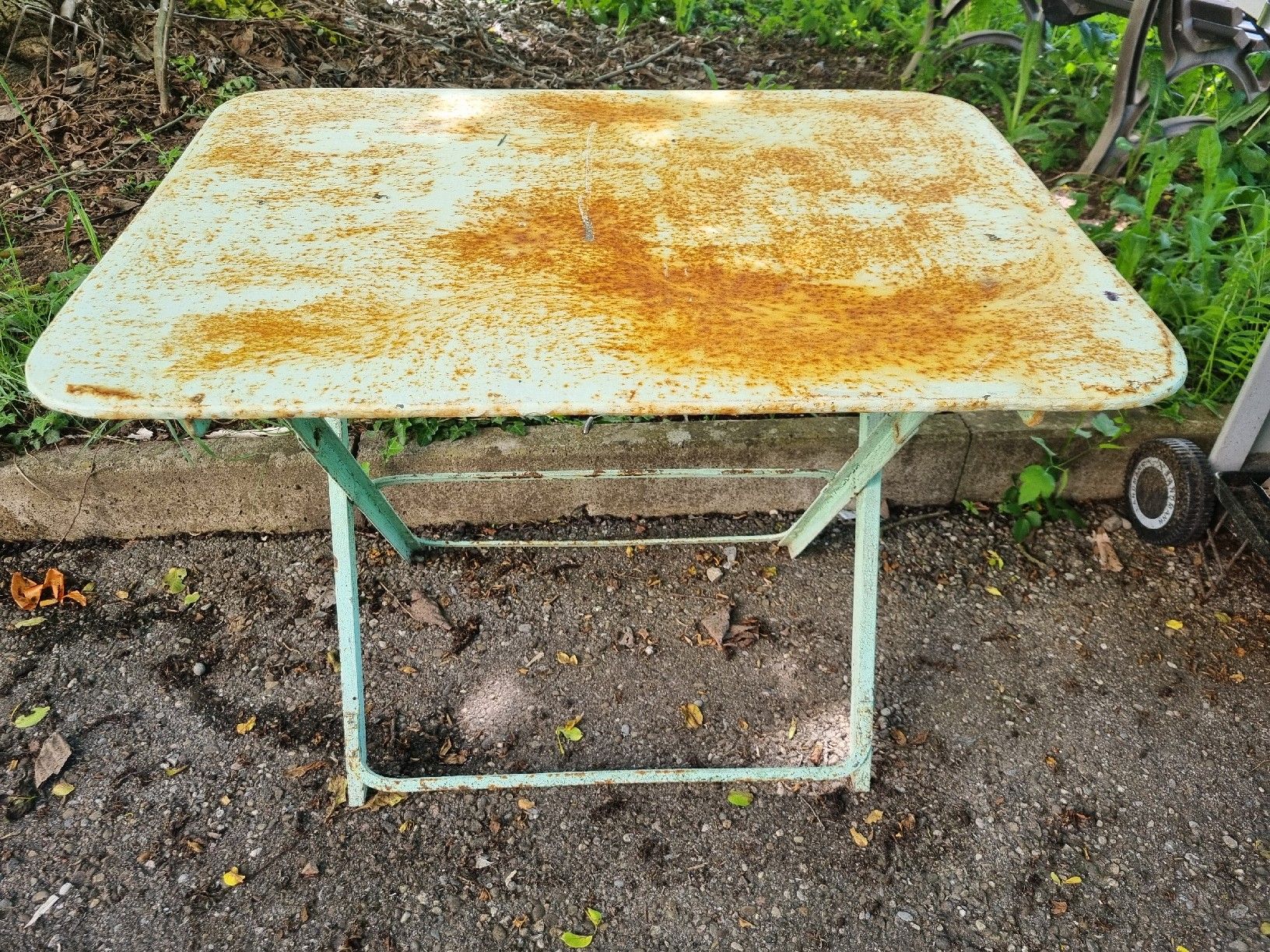 Tavoli: Vintage Blechtisch, Klapptisch, Gartentisch, Balkontisch – Usato da Grellingen venduto da Swissmeen 1