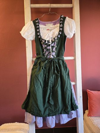 Dirndl Set dirndl.com Grösse 34 mit Bluse Grösse 36 grün